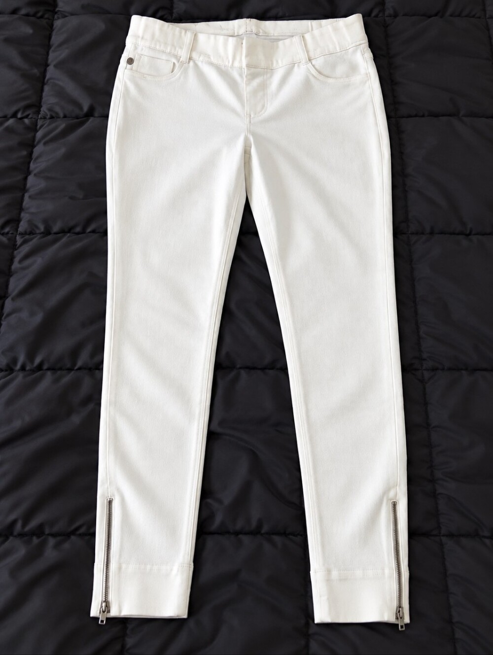 BOGNER German Luxury Pants. Rare Cotton Ankle Pants. Ankle Zippers. NWOT.